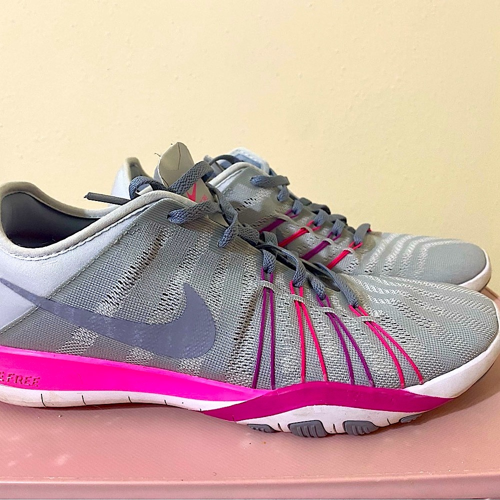 ✨ Nike - Tennis Shoe - Womens Sz 8.5 - gray & pink